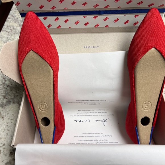 Rothy’s Point II
Size 7
Bright Red
Size 7 - Picture 6 of 7